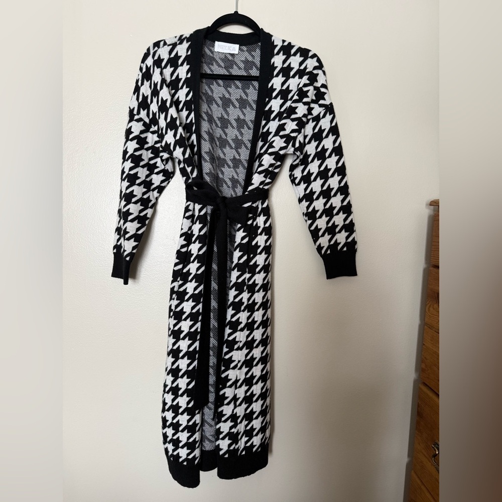 Black and White Houndstooth open front longline wool cardigan - Picture 11 of 15